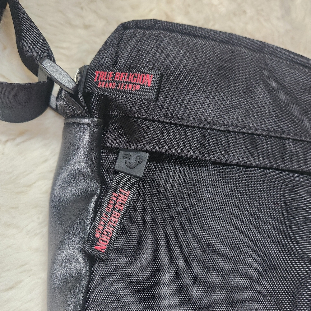 True Religion Black Red Horseshoe Crossbody Messenger Sling Bag OS - Picture 2 of 11